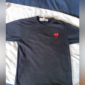 Black Cdg play tee with heart logo